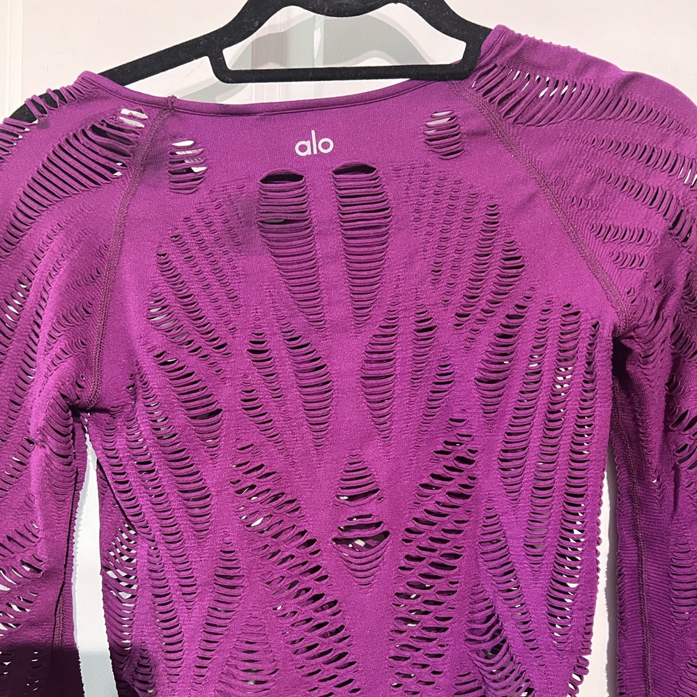 Alo yoga brand.  Long sleeve beautiful burgundy color